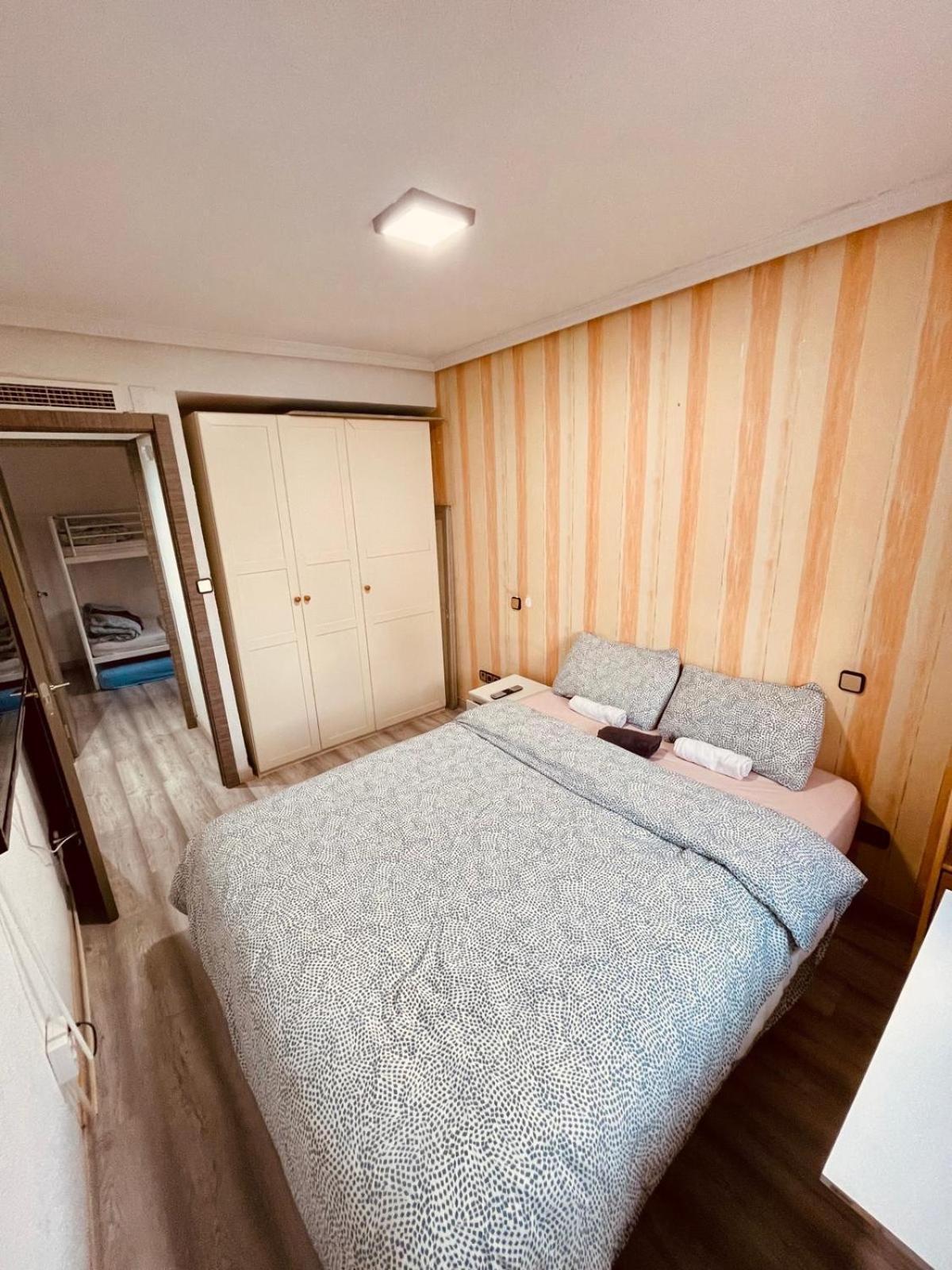 Apartamento Piso En Calle Moncada Madrid
